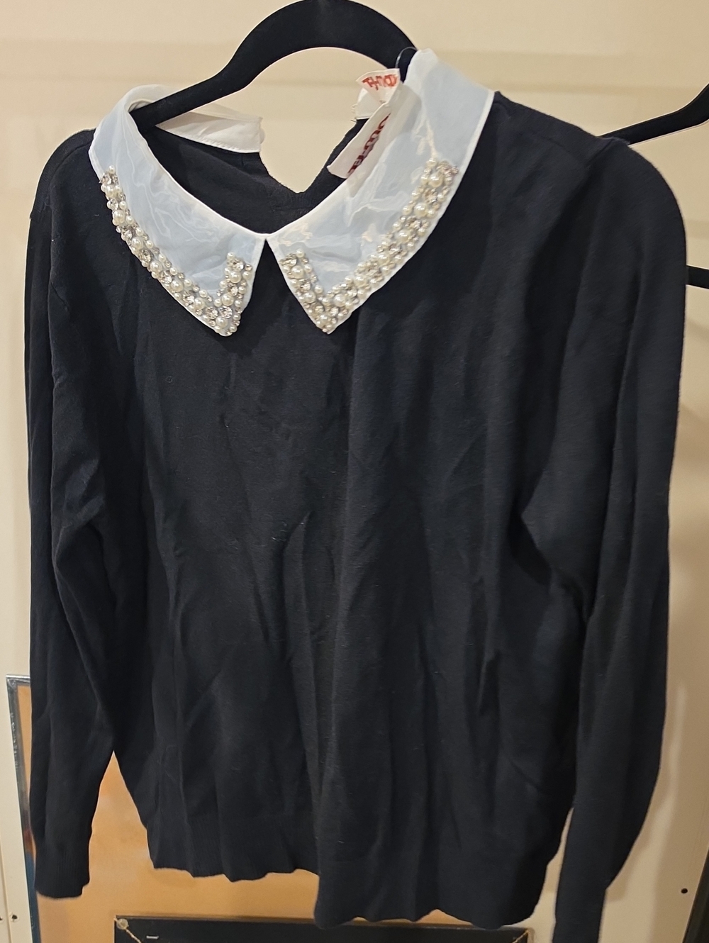 Beaded Collar Black Crewneck Sweater with White Pearl Collar